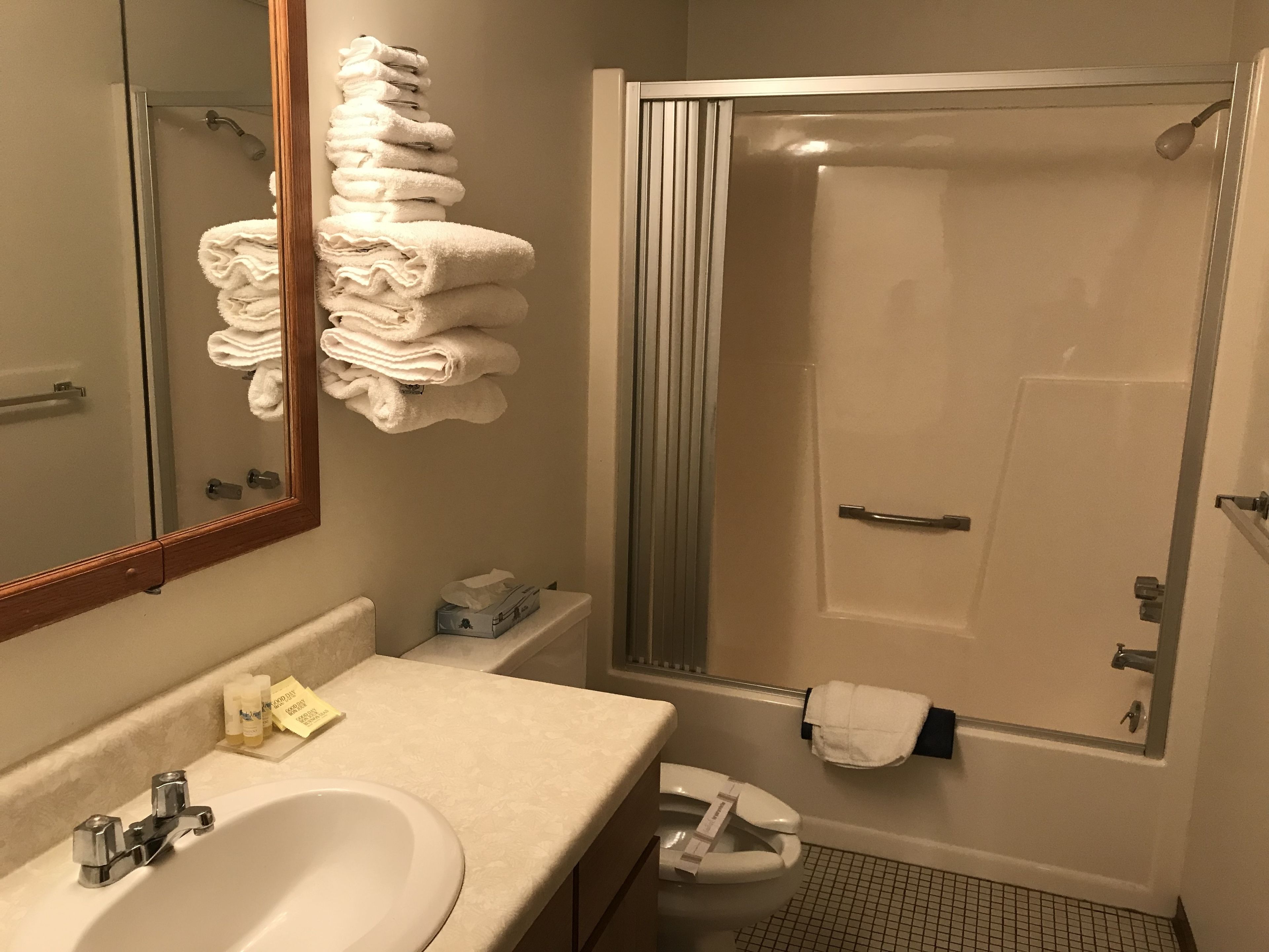 Ensemble douche/baignoire, articles de toilette gratuits