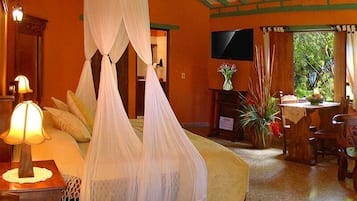 Suite, Jetted Tub | In-room safe, soundproofing, bed sheets