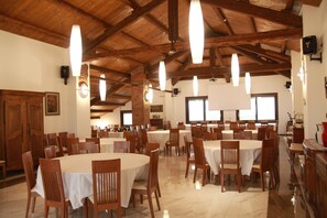 Breakfast, lunch, dinner served; local cuisine  - Oasi Bianca Resort (Codigoro)