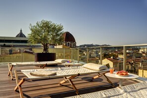 Seasonal outdoor pool - Glance Hotel In Florence (Florence)