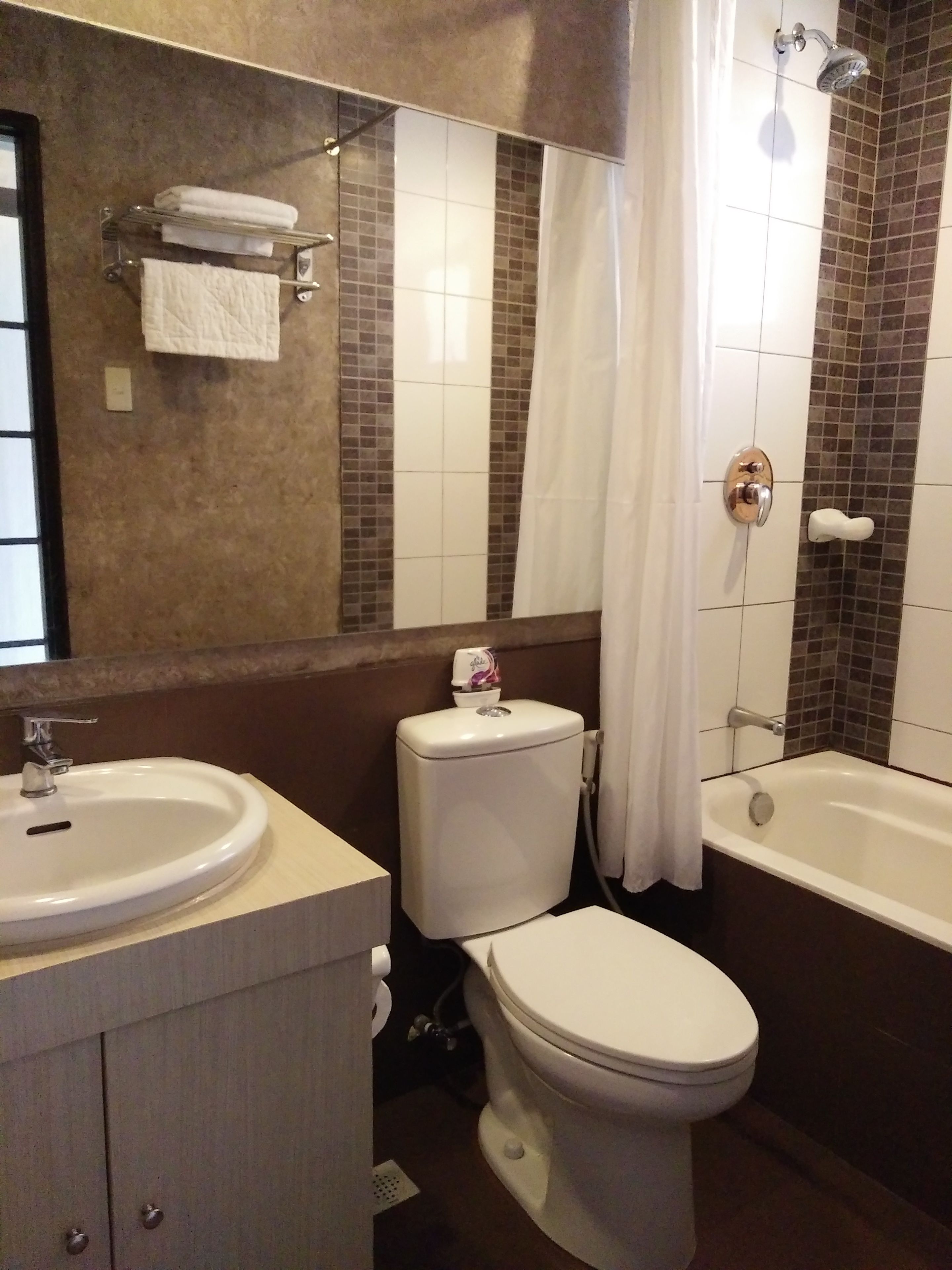 A bathroom with a sink, toilet, and bathtub.