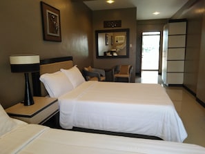 Deluxe Double Room | Desk - Belize Tagaytay (Tagaytay)