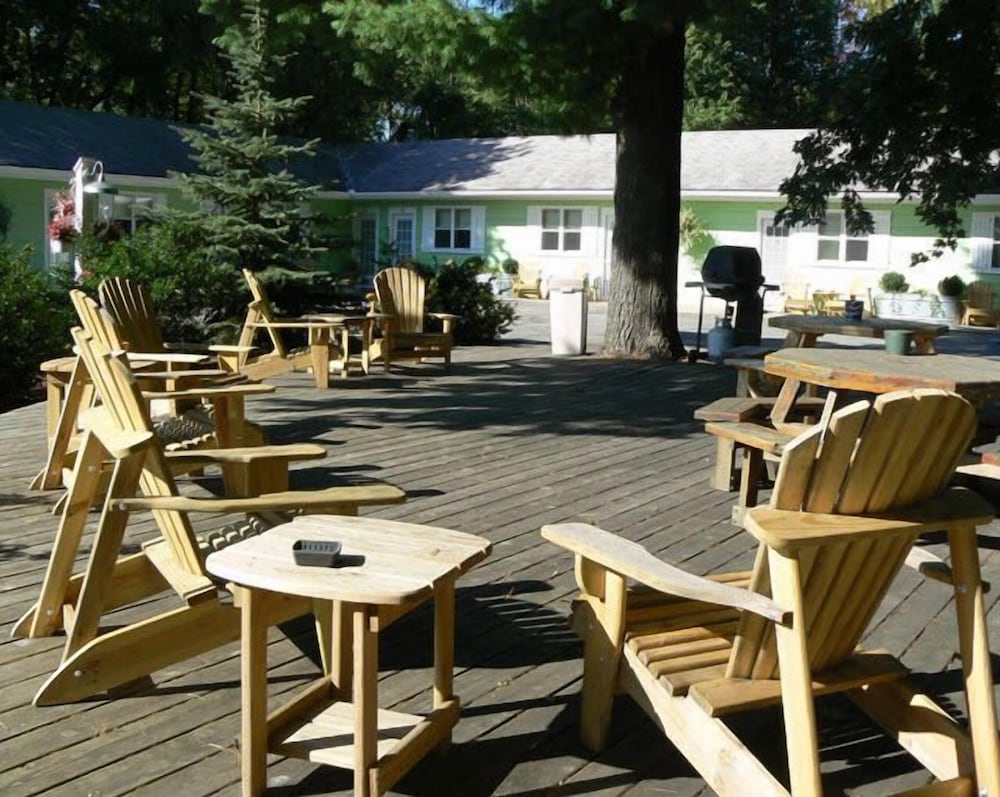 Pines Motor Lodge & Retro Gift by null