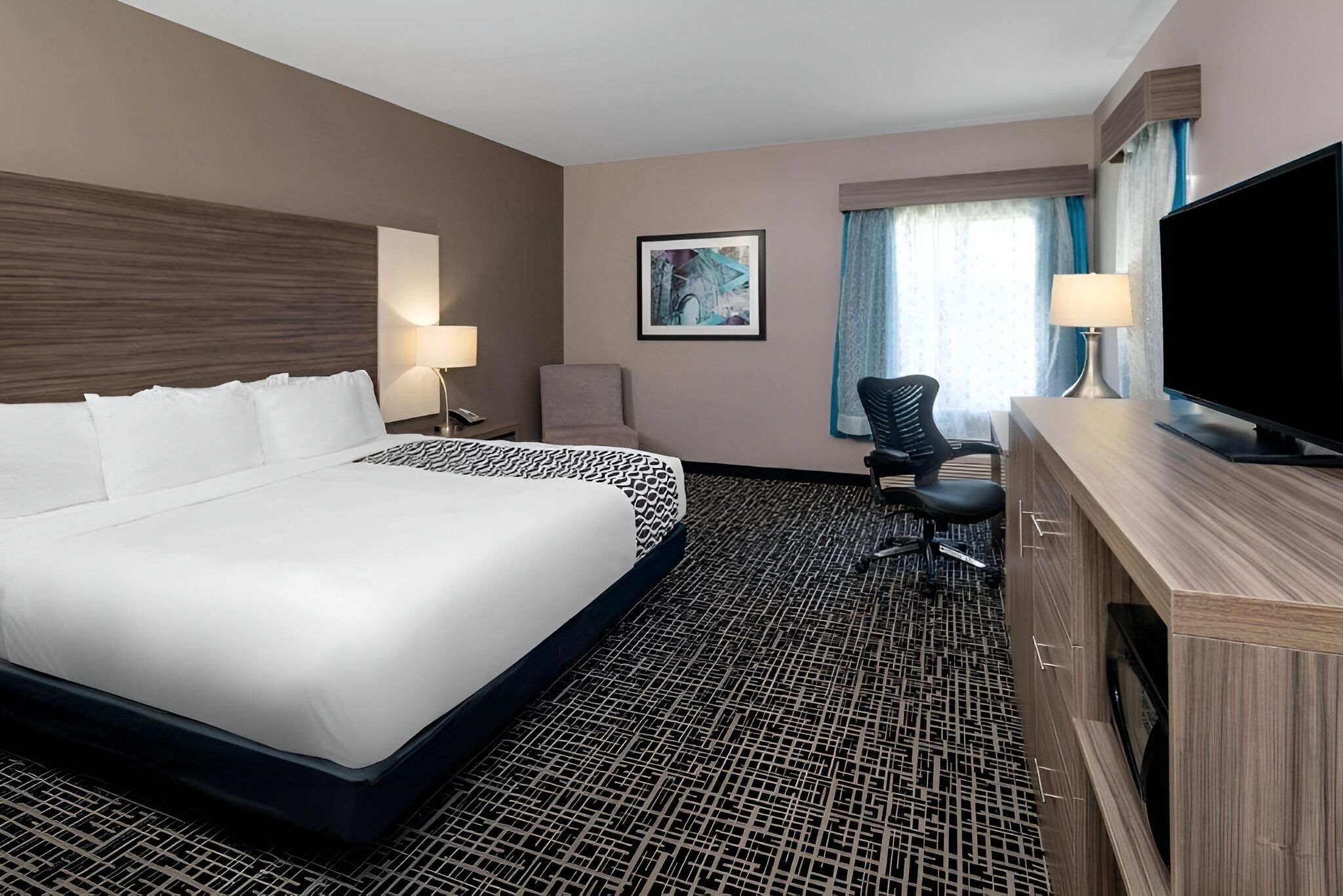 Room, 1 King Bed, Non Smoking, Hot Tub | Premium bedding, down comforters, pillowtop beds, desk