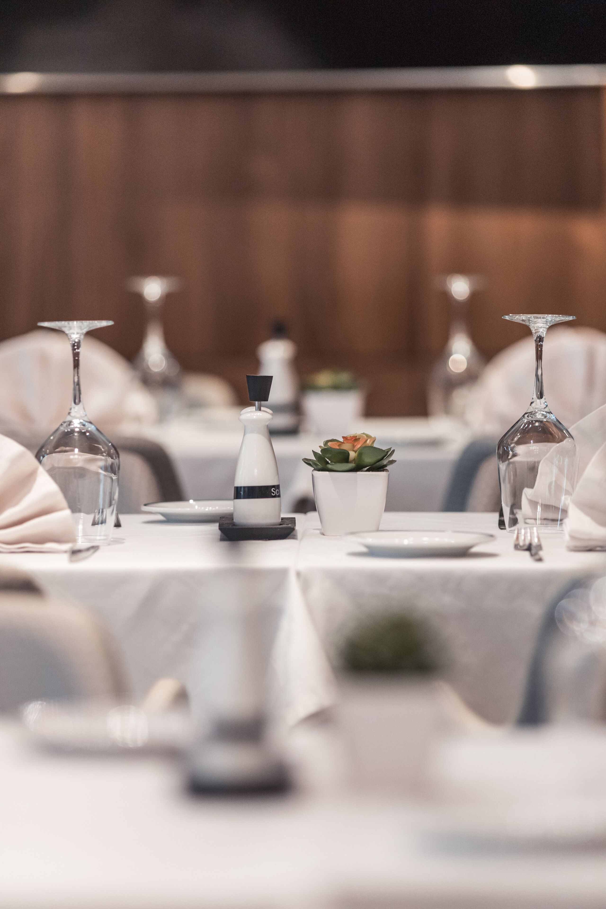 4 restaurants, breakfast, lunch, dinner served; international cuisine