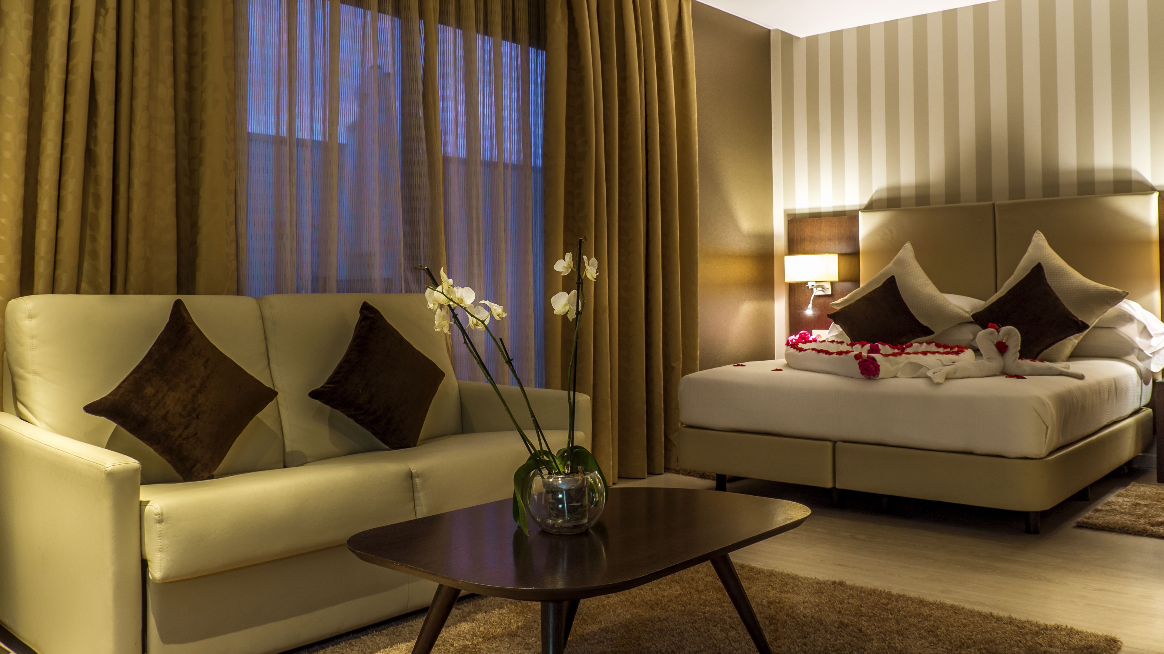 executive room | 1 bedroom, minibar, in-room safe, desk