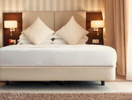 Camera Deluxe (Queen) | Minibar, una cassaforte in camera, una scrivania, tende oscuranti