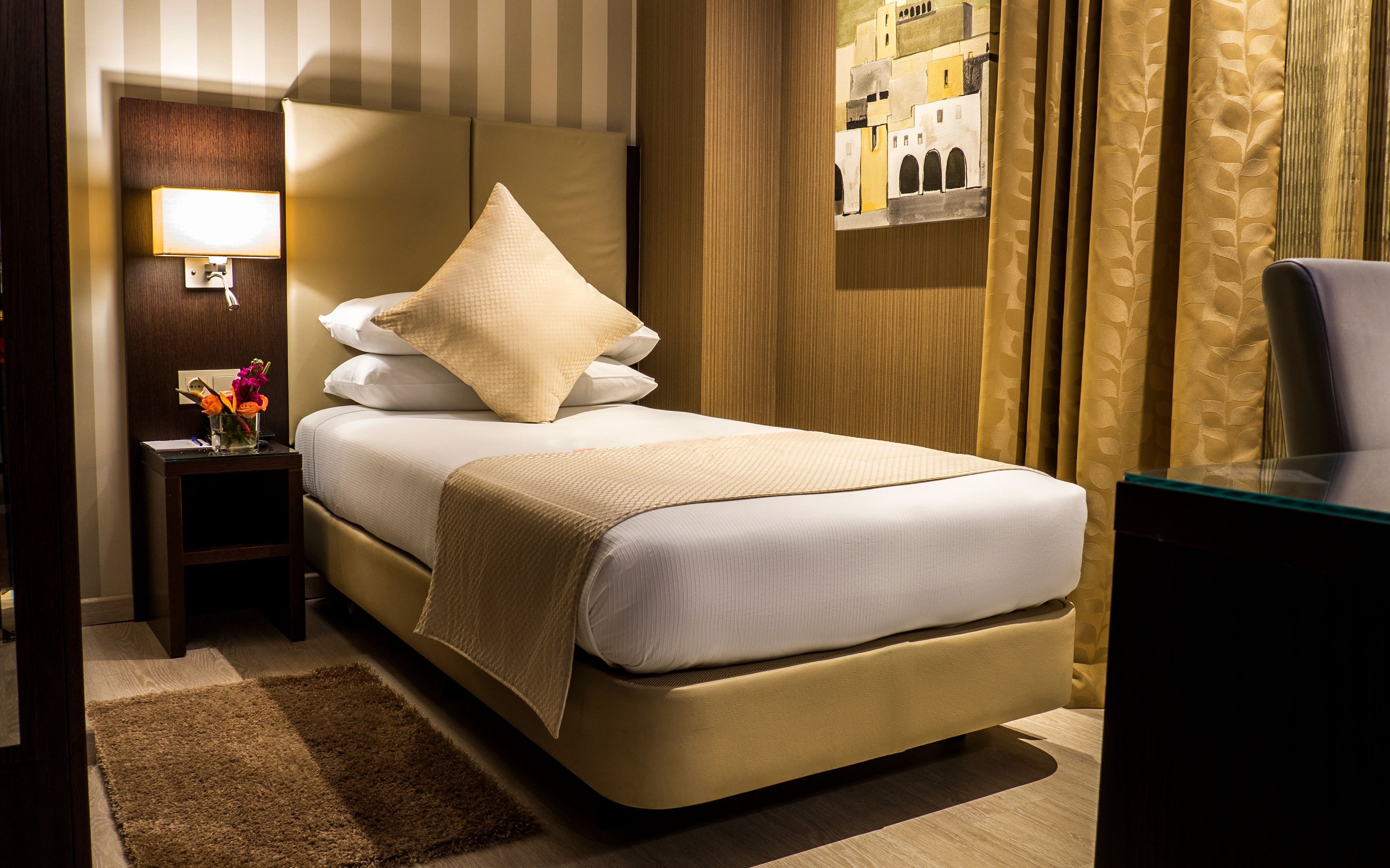 comfort single room | 1 bedroom, minibar, in-room safe, desk