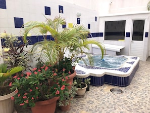 Poreallas, hierontapalveluita