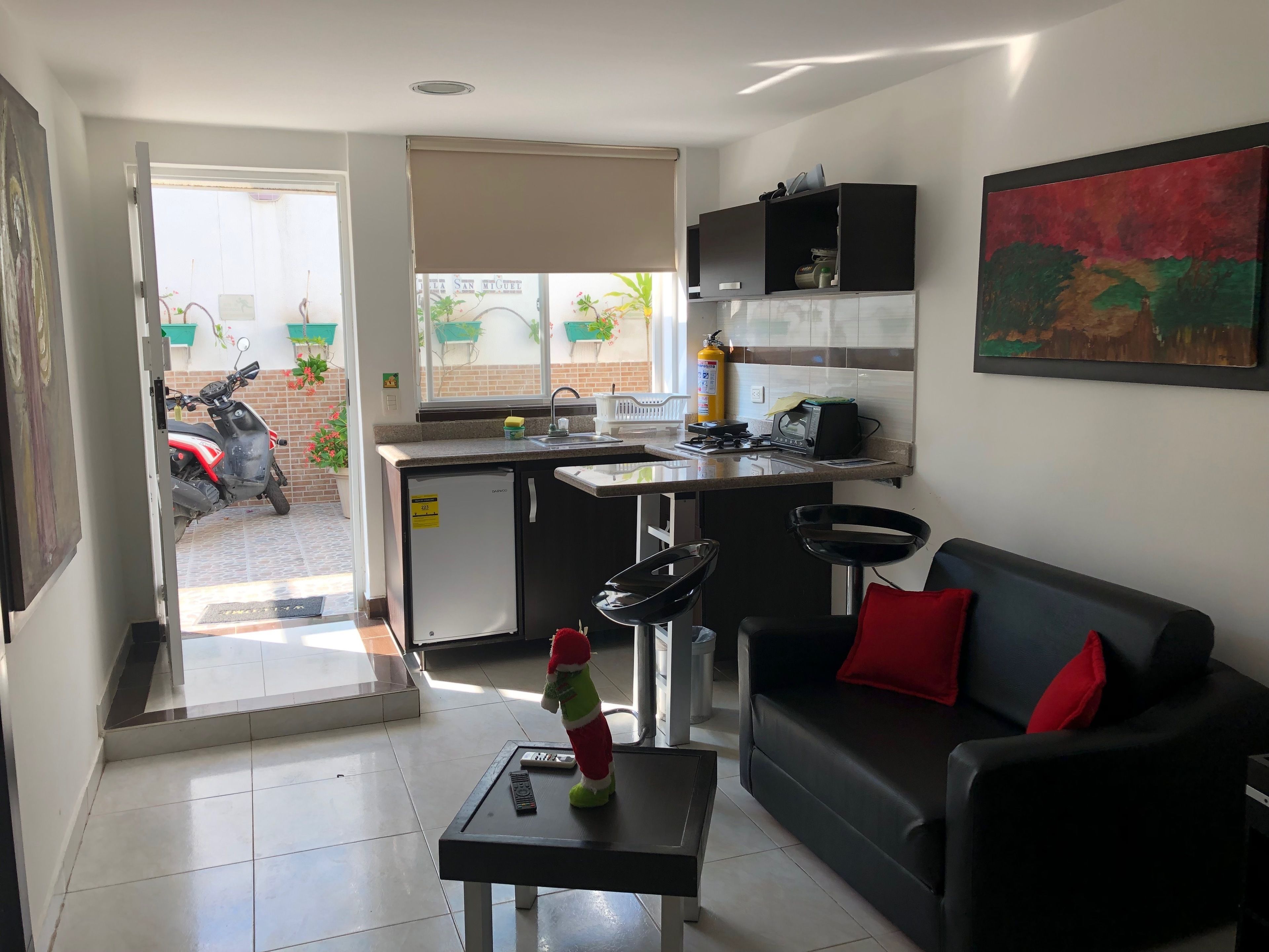 Basic-Studio | Zimmersafe, Bügeleisen/Bügelbrett, kostenloses WLAN, Bettwäsche