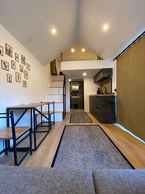 Design-Baumhaus | Hochwertige Bettwaren, Minibar, Zimmersafe, Schreibtisch