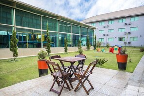 Outdoor dining - Hotel Golden Park Sorocaba & Convenções (Sorocaba)