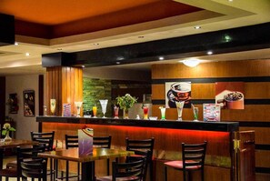 Bar (trong khuôn viên)