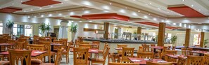 2 restaurants, breakfast, lunch, dinner served; international cuisine  - Retal View El Sokhna Hotel & Resort (Ain Sokhna)