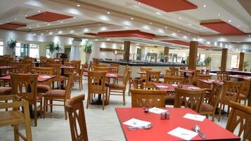 2 restaurants, breakfast, lunch, dinner served; international cuisine