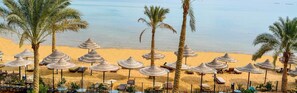 On the beach, sun-loungers, beach umbrellas, beach towels - Retal View El Sokhna Hotel & Resort (Ain Sokhna)