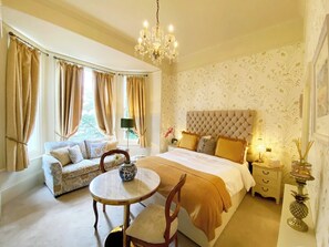 标准开间, 独立浴室, 花园景观 | 起居区 | 40-英寸智能电视（配备数码频道）、电视、Netflix