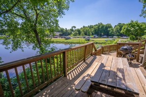 Terrace/patio - Bluebird Bay Resort (Monticello)