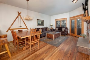 Condo, 1 King Bed with Sofa bed (Arapahoe Lodge 1 Bed 2 Bath ALJD) | Interior - Arapahoe Lodge 1 Bed 2 Bath (Keystone)