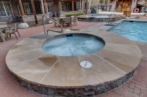 Condo, 1 King Bed with Sofa bed (Arapahoe Lodge 1 Bed 2 Bath ALJD) | Pool