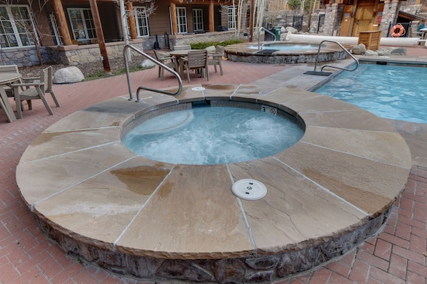 Bain à remous extérieur