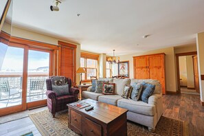 Condo, Multiple Beds (Springs 2 Bed3 Bath plus Murphy SPDW) | Living area | 50-inch flat-screen TV with cable channels, TV, fireplace - Springs 2 Bed 3 Bath Murphy (Keystone)