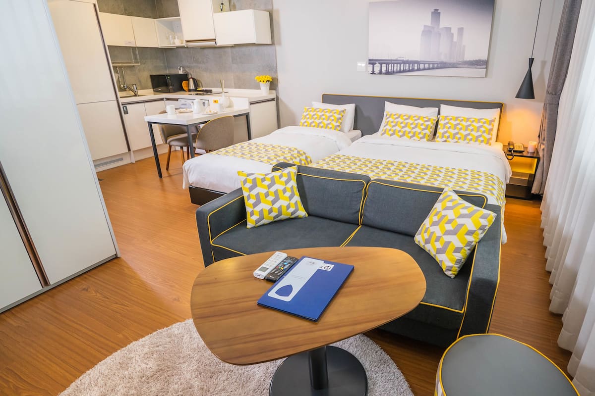 Executive Twin Room | In-room safe, desk, iron/ironing board, rollaway beds