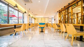 Daily continental breakfast (KRW 9900 per person)