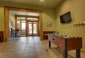 Apartamento, 1 cama de matrimonio con sofá cama (Arapahoe Lodge 1 Bed 1 Bath ALJP) | Sala de juegos