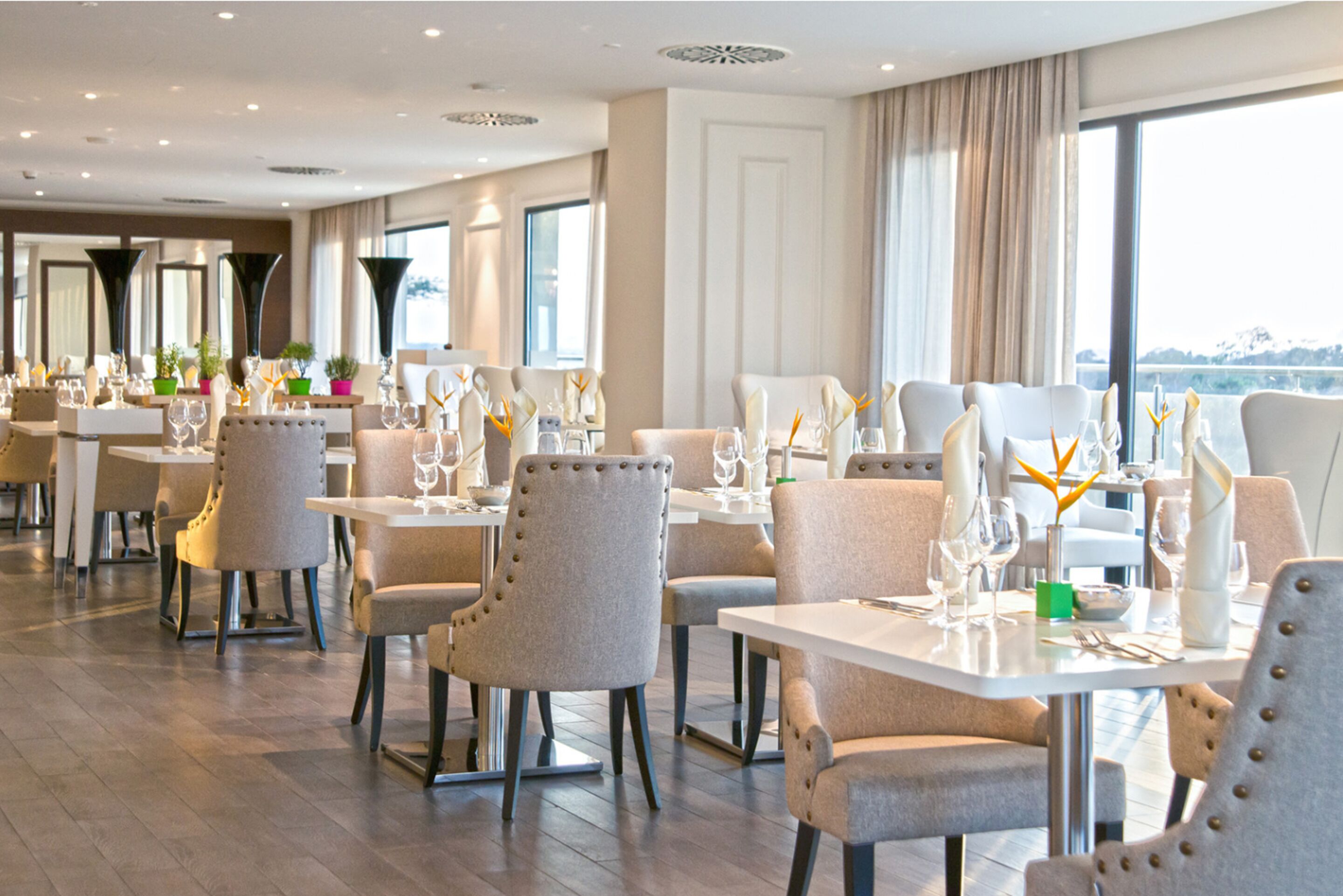 4 restaurants, breakfast, lunch, dinner served; Italian cuisine 