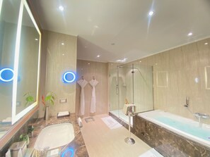 Oyala Suite | Bilik Mandi | Kelengkapan dandanan diri percuma, jubah mandi, selipar, bidet 