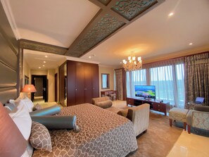 Presidential Suite | 1 bedroom, Egyptian cotton sheets, premium bedding, down duvets - Grand Hotel Djibloho (Djibloho)