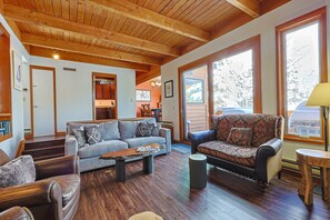 House, 1 King Bed (Tennis Townhome 2 Bd 25 Ba TTMR) | Living area