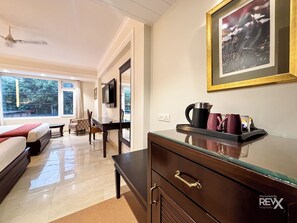 Family Room | Premium bedding, desk - Hotel Green View - Behind Pramarth Niketan (Yamkeshwar)