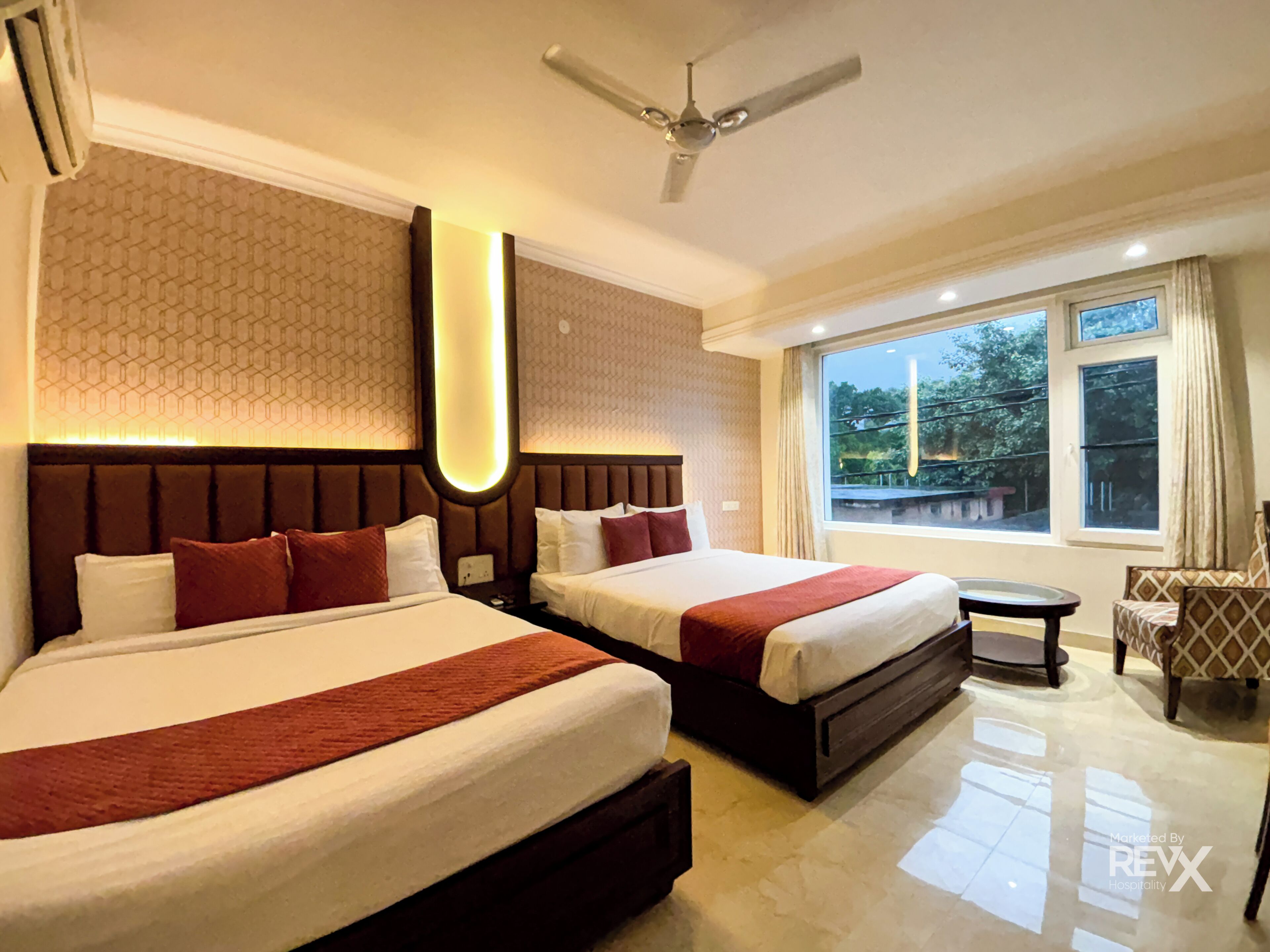 Family Room | Premium bedding, desk