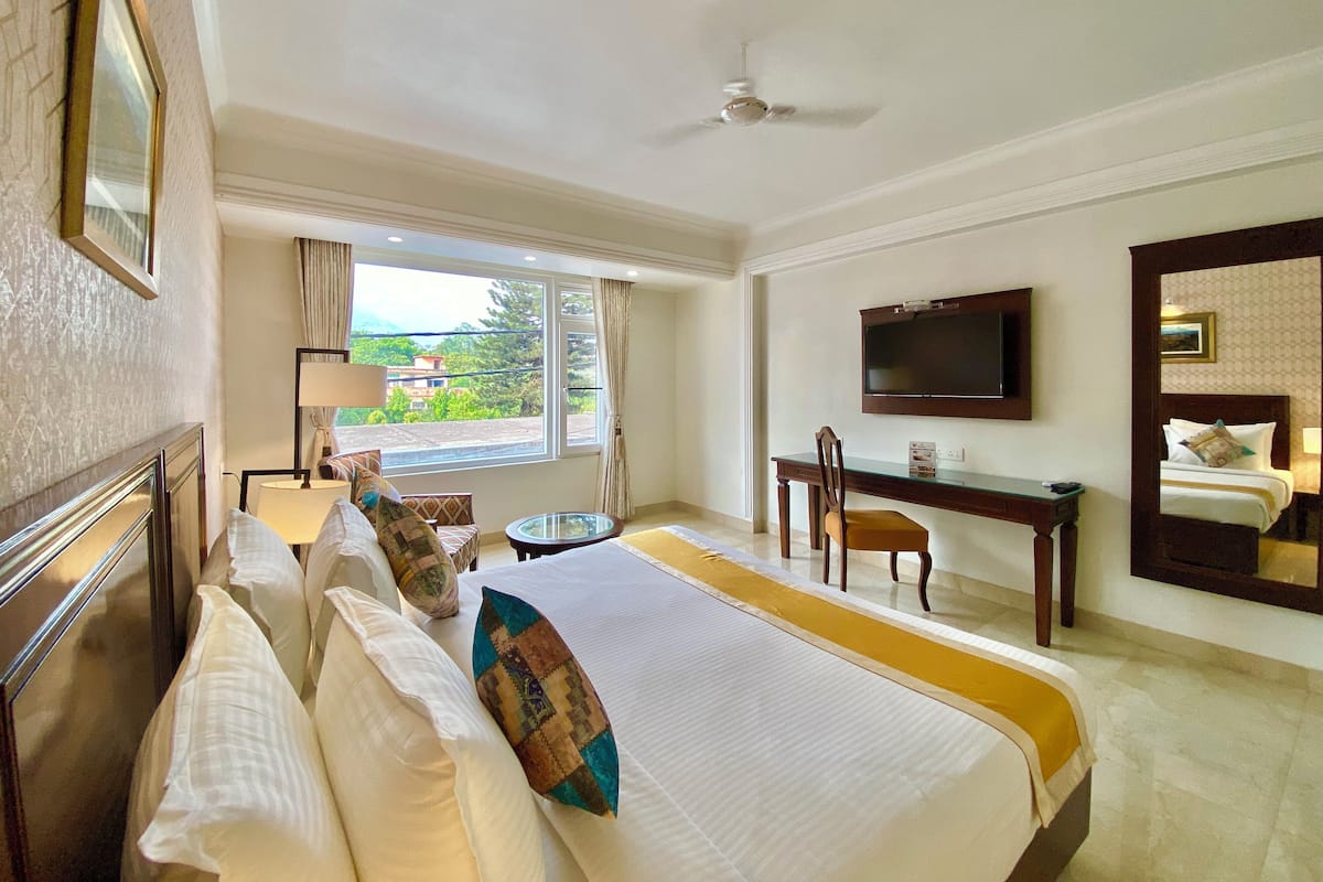 Habitación | Ropa de cama de alta calidad y escritorio