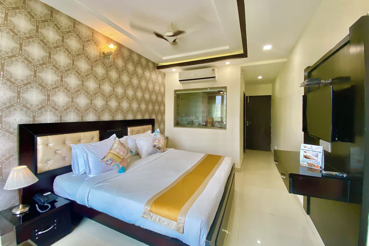 Executive King Room | Ropa de cama de alta calidad y escritorio