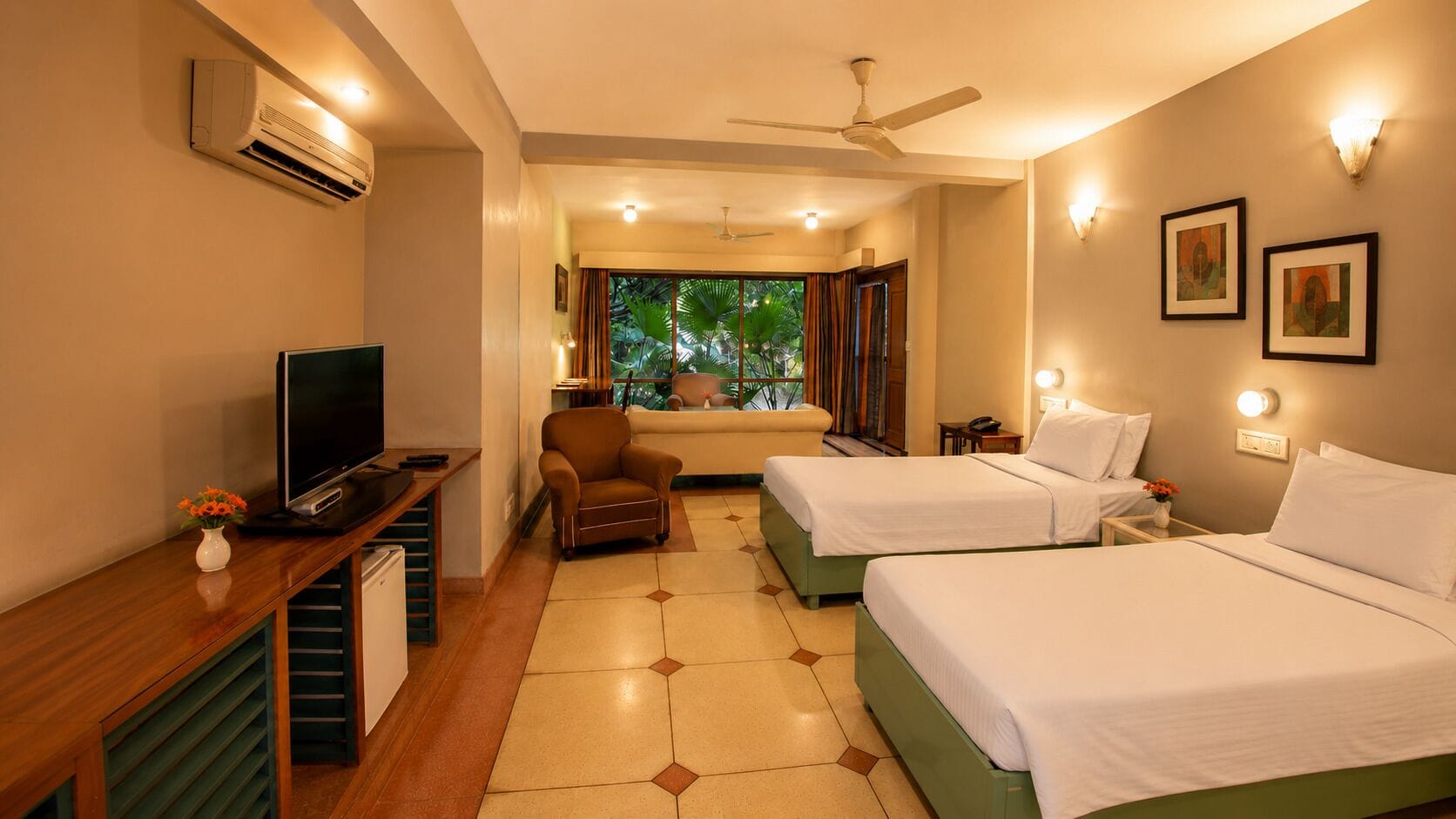 Luxury Twin Room, 2 Single Beds | Premium bedding, minibar, desk, soundproofing