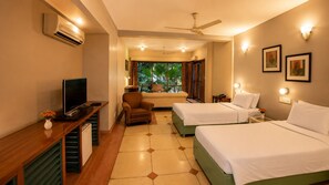 Luxury Twin Room, 2 Twin Beds | Premium bedding, minibar, desk, soundproofing
