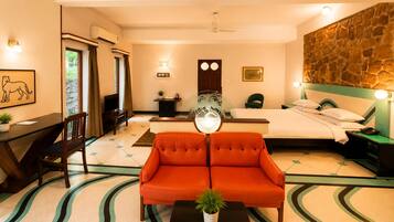 Luxury Double Room, 1 Double Bed | Premium bedding, minibar, desk, soundproofing