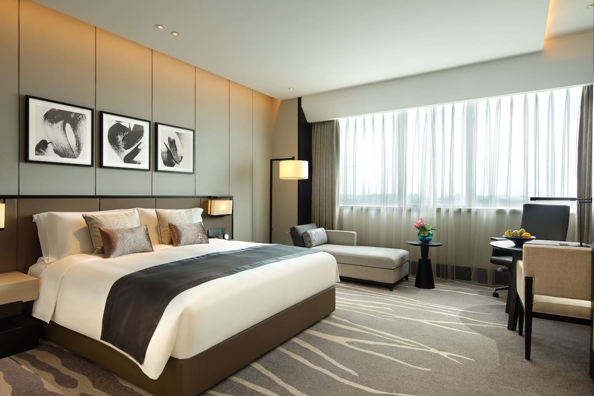 1 bedroom, premium bedding, minibar, in-room safe