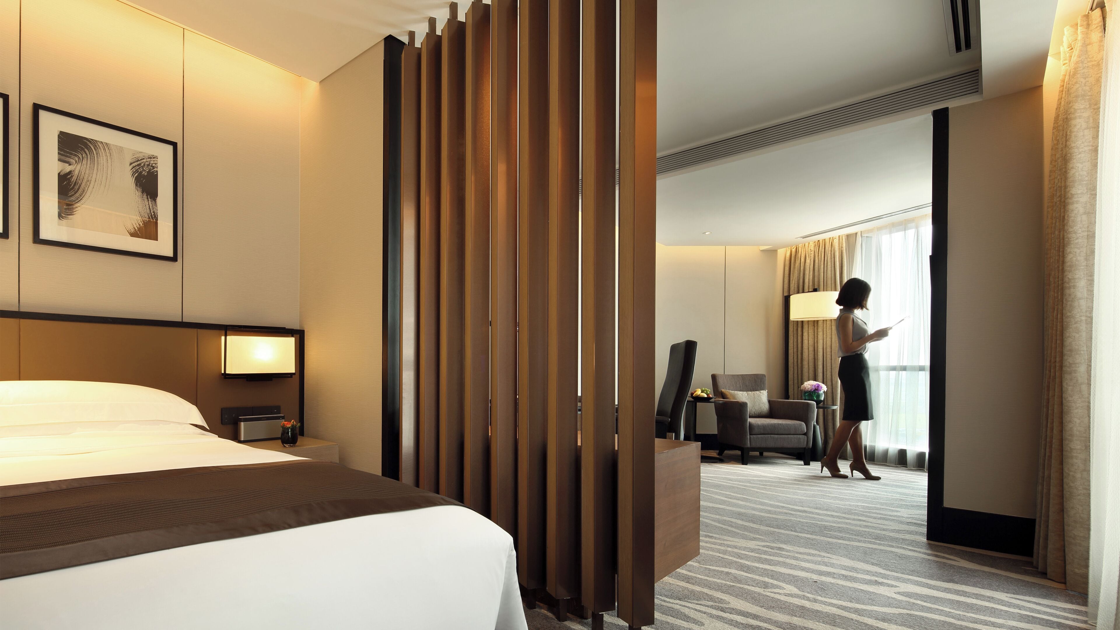 1 King Junior Suite | 1 bedroom, premium bedding, minibar, in-room safe
