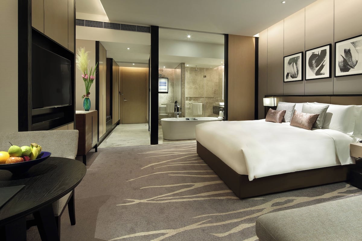 1 bedroom, premium bedding, minibar, in-room safe