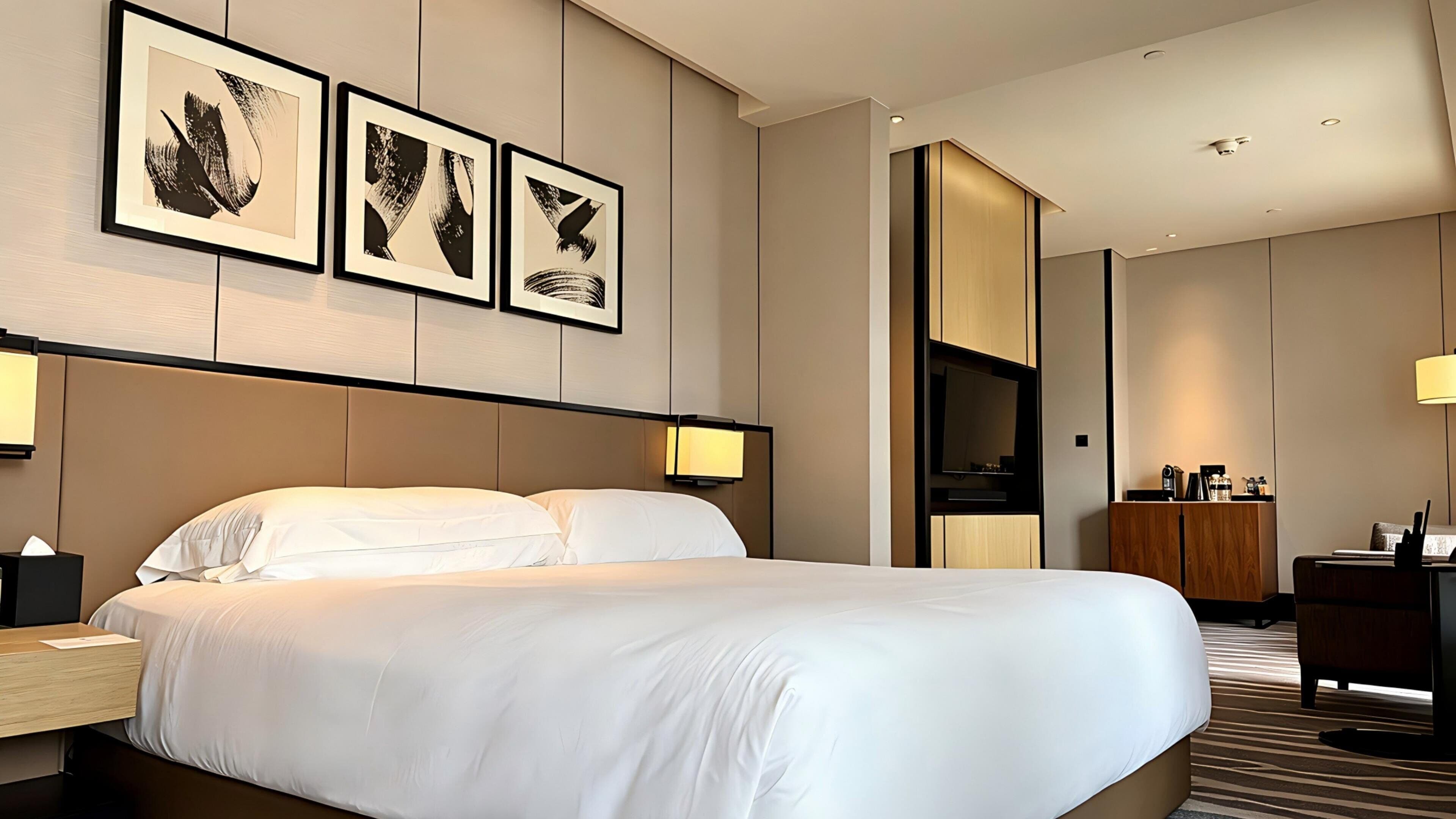 1 King Junior Suite | 1 bedroom, premium bedding, minibar, in-room safe