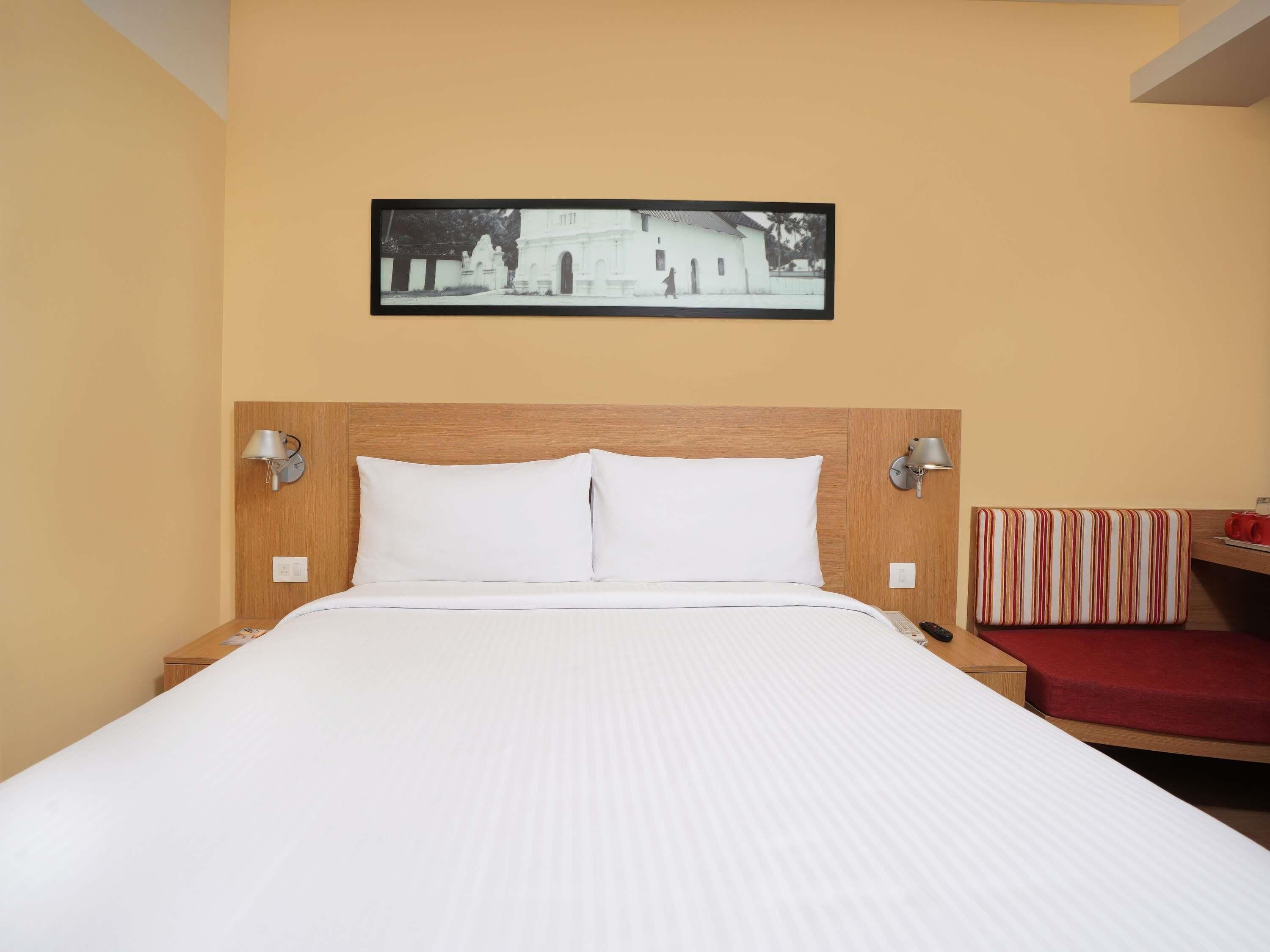 Standard Room, 1 Queen Bed