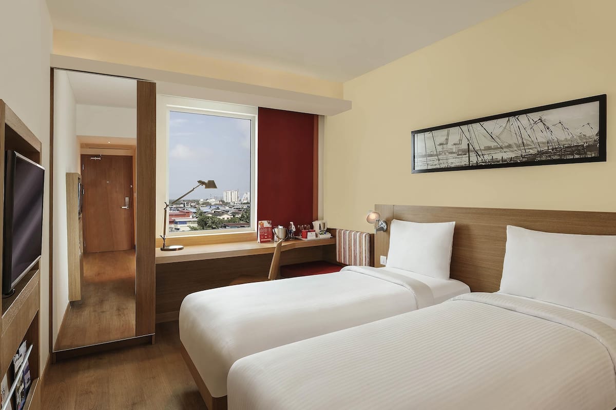 Hochwertige Bettwaren, Minibar, Zimmersafe, Schreibtisch