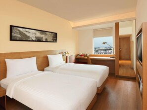 Deluxe Room, 2 Single Beds | Premium bedding, minibar, in-room safe, desk - ibis Kochi City Centre Hotel (Kanayannur)