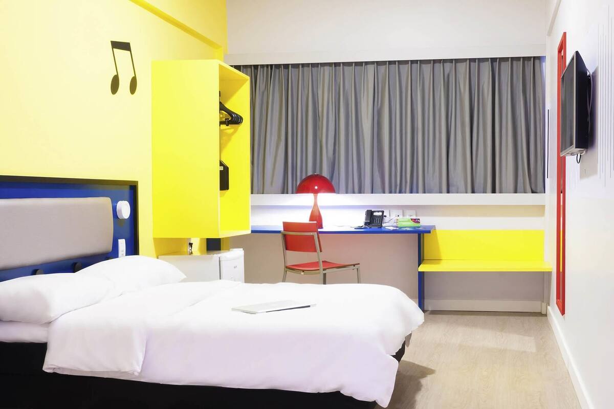 Leilighet, 1 dobbeltseng | Minibar, safe på rommet, skrivebord og lydisolert