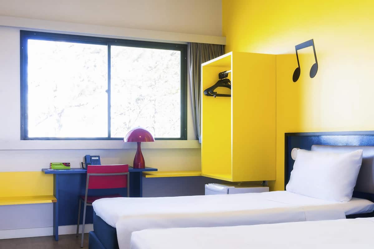 Apartment, 2 Twin Beds | Minibar, in-room safe, desk, soundproofing