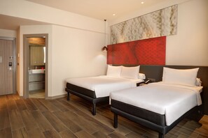 Family Room, Multiple Beds | Minibar, in-room safe, desk, laptop workspace